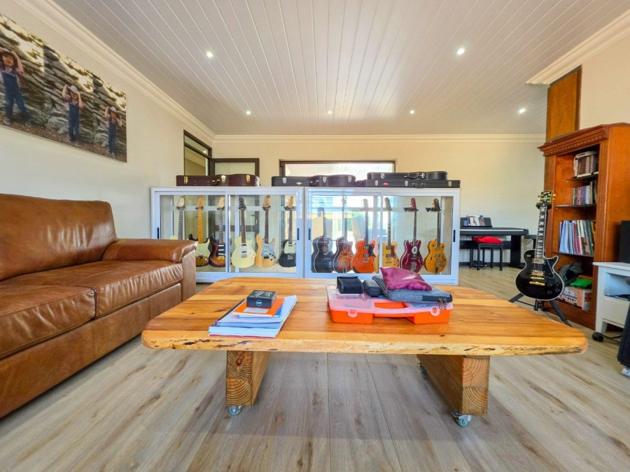 3 Bedroom Property for Sale in Stilbaai Wes Western Cape